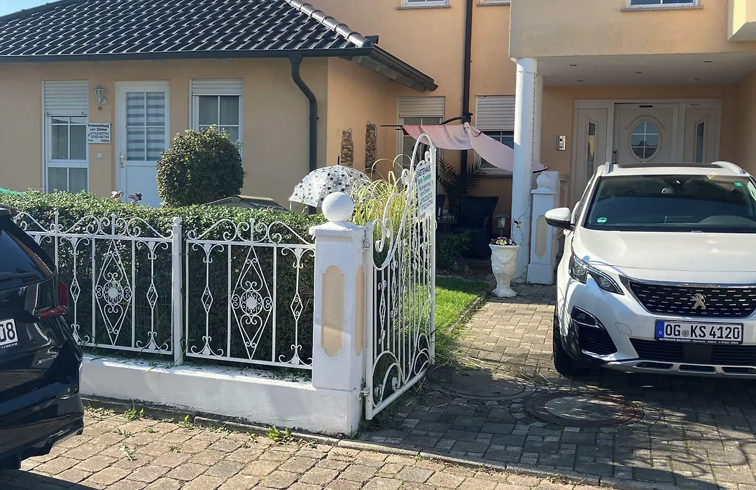 Gästehaus Tante Tienchen 7 Minuten zu Fuss zum Europa Park , plus kostenloses Parkplatzticket Rulantica ,alle unsere Suiten haben einen Balkon-1